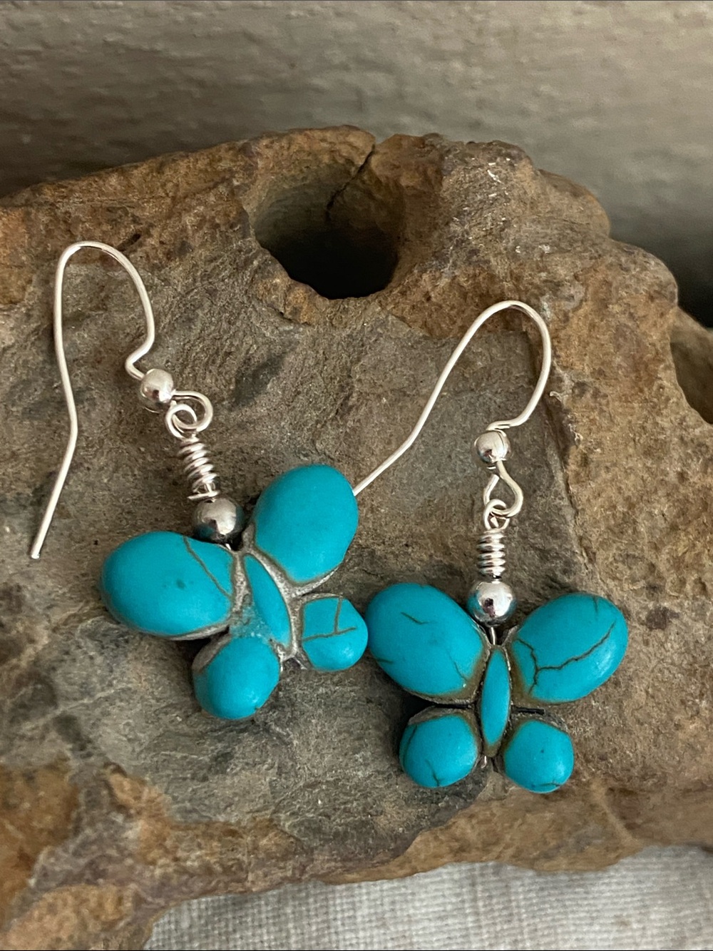 5/$10❤️❤️❤️NEW Handmade Created Stone Butterflies Dangling Drop Earrings